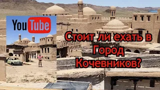 Город Кочевников в Казахстане, 2020 год. "Крепость Номад" на берегу реки Или.