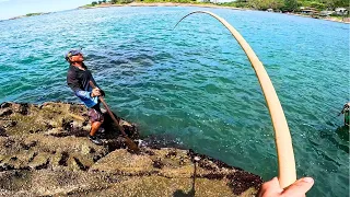 A ISCA NÃO CONSEGUIU AFUNDAR DE TANTO PEIXE NA CEVA! Pescaria Caipira no Mar com Vara de Bambu