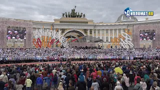 Сводный хор из 3000 человек спел на Дворцовой площади