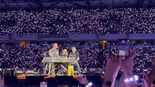 Coldplay - Everglow (live on stage with fans) _ Coimbra, Portugal _ 20-05-2023