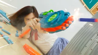 Nerf Battle Girls vs Boys 中二病 Epic School Fight