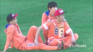 130903 EXO Luhan Baekhyun Kai Suho @ISAC ルハン　ベク　膝枕