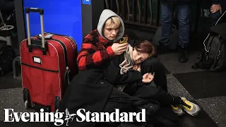 Ukraine: People flock to shelter in Kyiv metro amid Russia invasion