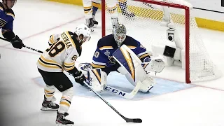 David Pastrnak finishes Brad Marchand's pretty behind-the-back setup to extend Bruins' lead