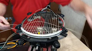 Натяжка струн теннисной ракетки. Stringing tennis racket. Гиперлапс.