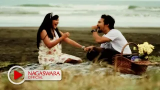 Hello Feat Mega - Pilihan Hati (Official Music Video NAGASWARA) #music