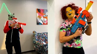 Nerf GUN GAME The horned monster pranked Chaki Рогатый монстр пранк над Чаки