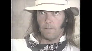 Neil Young - brilliant 4min interview (1985)