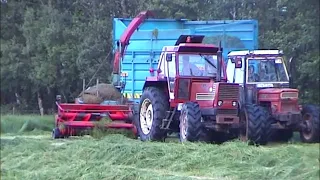 Fiat 1580 picking up silage 2004