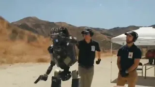 Робот уже умеет стрелять