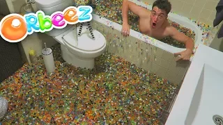 3 MILLONES DE ORBEEZ EN EL BAÑO!! BROMA PESADA CON CAMARA OCULTA [bytarifa]