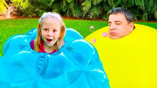 Nastya et papa jouent à des jeux d'extérieur amusants avec une slime