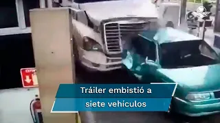 Captan momento en que tráiler embiste a Tsuru en caseta; accidente deja 4 muertos