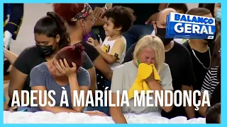 Familiares, amigos e fãs se despedem de Marília Mendonça