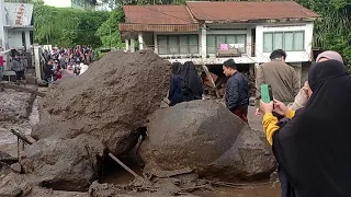 Indonesians inspect damage from deadly flash floods | AFP