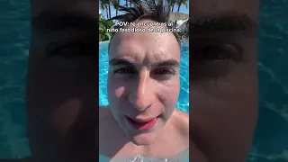 El niño fastidiosito en la Piscina 🤣🏊🏼‍♂️ #humor #colombia #shorts