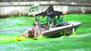 Saint Patricks Day in Chicago l Chicago River Dying Green