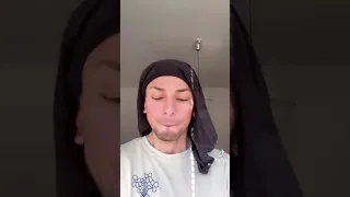 تقليد نور ستارز وهيه عم تبكي بسبب نارين بيوتي تحشيش على نور هههههههههههه 😂