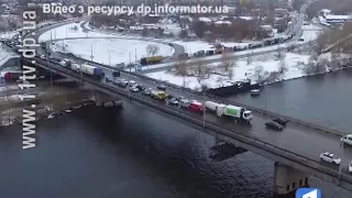 Потрійна ДТП зранку на Південному мосту