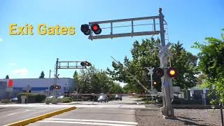 Exit Quad Gates At Railroad Crossings