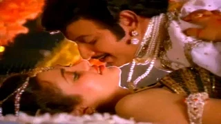 Vayyaramantha Video Song || Simhasanam Movie || Krishna, Jayaprada, Radha