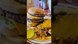 Doing it real Big at Bob's Big Boy in Burbank California #lunch #milkshake #cheeseburger #chilli