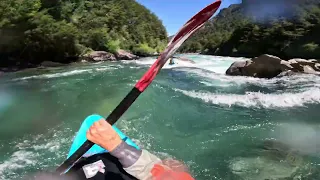 Boofs beaters and surfs on the Rio Futaleufu