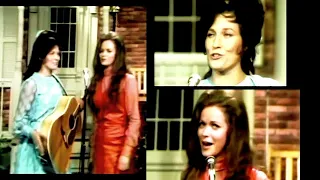 Loretta Lynn & Jeannie C Riley - Don't Come Home a Drinkin'  (1968 live performance)(Stereo Mixed)