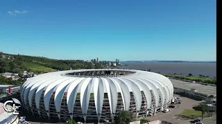 sobrevoando o parque o Estadio Beira Rio e a orla de POA