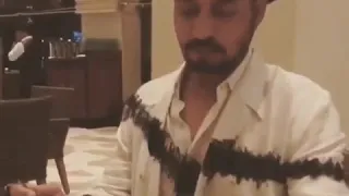 Late actor #IrrfanKhan's old video of the actor having Pani Puris.