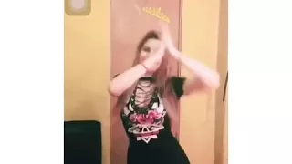 Daniela (bebeshita) bailando la danza del vientre😂