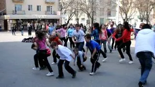 Танцювальний флешмоб у Полтаві (Майданс).AVI