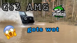 Mercedes G63 AMG W463A offroad through deep water