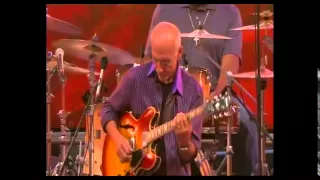 Larry Carlton - Smiles and Smiles to Go - Live Performance - Jazz A Vienne
