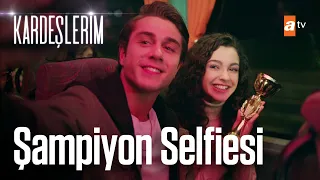 Asiye ve Doruk selfie çekiyor! - Kardeşlerim 7. Bölüm