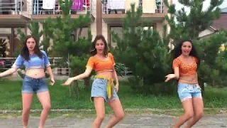 Trippy trippy / Dance Group Lakshmi