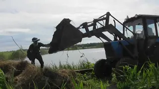 Рыжковский пруд. Игорь Барабаш привёз  сена для самана.   16. 06.  2018