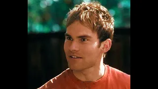 Does Actor Seann William Scott Resemble Dennis Quaid & Bruce Campbell?