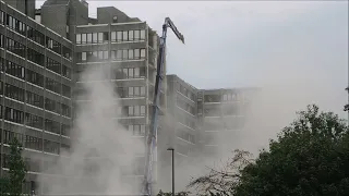 Excavator use gravity - fast demolition Excavator Hitachi 870 XXL telescopic boom