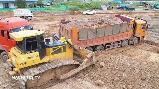 Incredible Dump Truck Large capacity Moving Dirt Bulldozer Pushing Clearing Dirt Land Filling