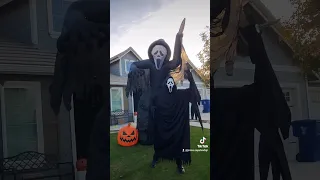 Ghostface sets his 12 foot inflatable self up for Halloween 🖤🖤🖤👻😱🔪🎃🧡🧡🧡