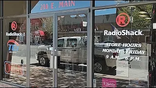 Radio Shack Stores Are Back! Let's take a tour of one.