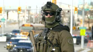 Border Crossing: Heavily armed RCMP + OPP + Windsor PD standing at police line 2-12-2022