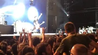 Mark conclude il concerto dei Blink 182 live @ Lucca 04/07/2012