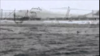 Delta Airplane Skids Off Runway at New York LaGuardia Airport (FOOTAGE & PICS) (3/5/15)