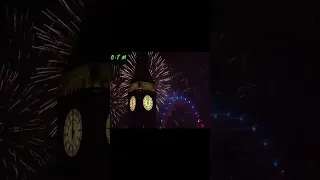 Big Ben strikes 12! London Fireworks 2022-2023