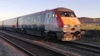 08/12/22 - TFW DVT 82229 and DB Cargo Class 67- 67025 - Cardiff Central to Holyhead