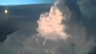 تصوير البرق من الطياره فوق السحاب