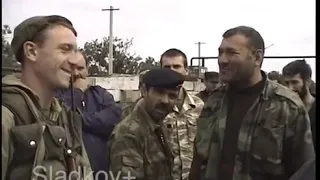 РАЗОРУЖЕНИЕ ЧЕЧЕНСКИХ ОПОЛЧЕНЦЕВ. 2001