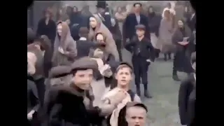 Colourised footage of England in 1901, everyone intrigued by the camera